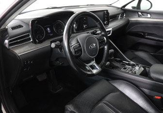 Подержанный автомобиль Kia K5 2020 года (9 фото)