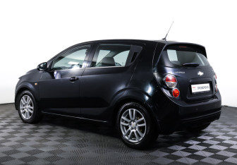 Подержанный автомобиль Chevrolet Aveo Hatchback 2014 года (7 фото)
