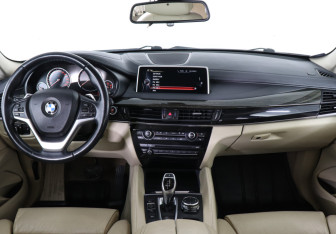 Подержанный автомобиль BMW X6 2015 года (10 фото)