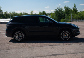 Подержанный автомобиль Porsche Cayenne 2020 года (4 фото)
