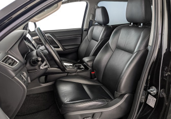 Подержанный автомобиль Mitsubishi Montero Sport 2023 года (20 фото)