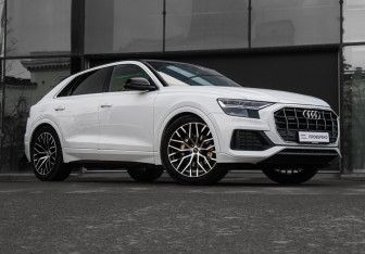 Подержанный автомобиль Audi Q8 2021 года (9 фото)