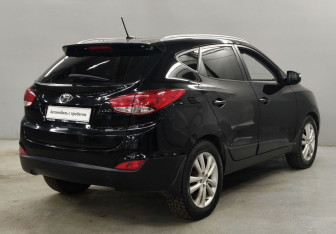 Подержанный автомобиль Hyundai ix35 2011 года (5 фото)
