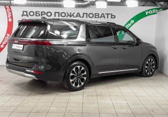 Подержанный автомобиль Kia Carnival 2022 года (4 фото)