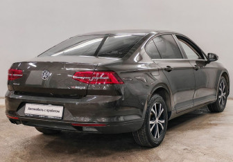 Подержанный автомобиль Volkswagen Passat Sedan 2015 года (5 фото)
