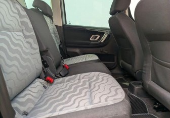 Подержанный автомобиль Skoda Roomster 2009 года (10 фото)