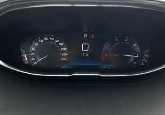 Подержанный автомобиль Peugeot 5008 Suv 2018 года (15 фото)