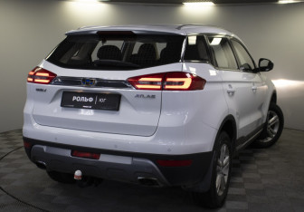 Подержанный автомобиль Geely Atlas 2018 года (19 фото)