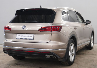 Подержанный автомобиль Volkswagen Touareg 2019 года (5 фото)