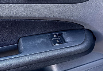 Подержанный автомобиль Ford Focus Wagon 2005 года (17 фото)