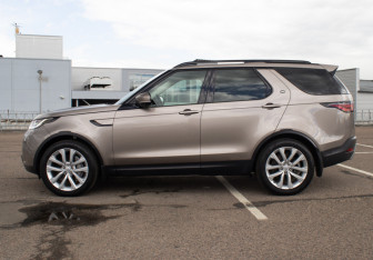 Подержанный автомобиль Land Rover Discovery 2021 года (8 фото)
