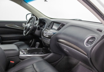 Подержанный автомобиль Infiniti JX 2013 года (9 фото)