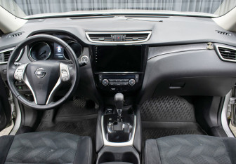 Подержанный автомобиль Nissan X-Trail 2015 года (14 фото)