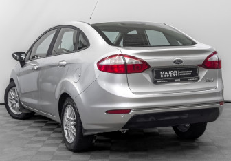 Подержанный автомобиль Ford Fiesta Sedan 2016 года (7 фото)