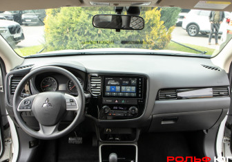 Подержанный автомобиль Mitsubishi Outlander 2022 года (9 фото)