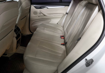Подержанный автомобиль BMW X5 2014 года (10 фото)