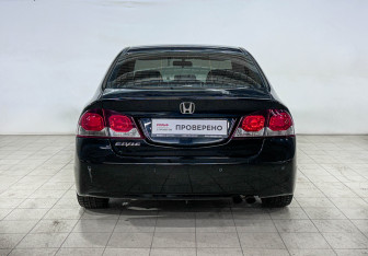 Подержанный автомобиль Honda Civic Sedan 2009 года (5 фото)