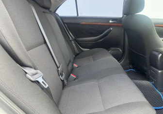 Подержанный автомобиль Toyota Avensis Sedan 2008 года (11 фото)