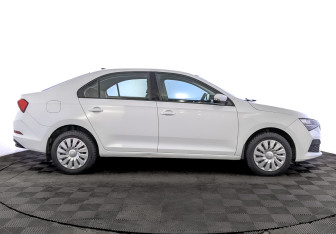 Подержанный автомобиль Skoda Rapid Liftback 2021 года (4 фото)