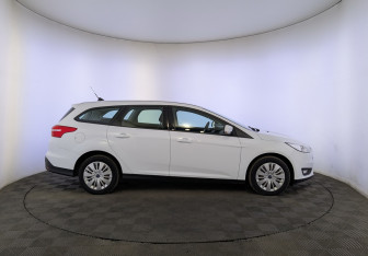 Подержанный автомобиль Ford Focus Wagon 2017 года (4 фото)