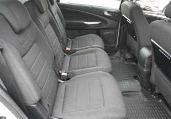 Подержанный автомобиль Ford S-MAX 2012 года (11 фото)