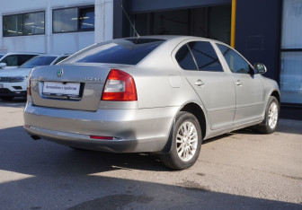 Подержанный автомобиль Skoda Octavia Liftback 2008 года (5 фото)
