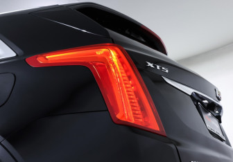 Подержанный автомобиль Cadillac XT5 2016 года (25 фото)