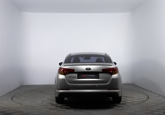 Подержанный автомобиль Kia Optima Sedan 2011 года (6 фото)