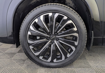 Подержанный автомобиль Jaecoo J8 2024 года (12 фото)