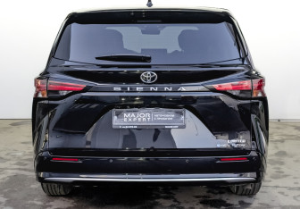 Подержанный автомобиль Toyota Sienna 2025 года (6 фото)