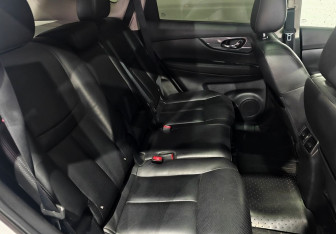 Подержанный автомобиль Nissan X-Trail 2017 года (11 фото)