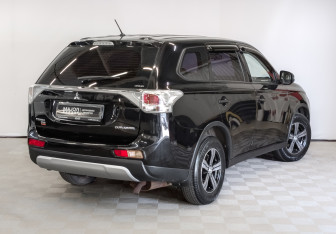 Подержанный автомобиль Mitsubishi Outlander 2014 года (5 фото)