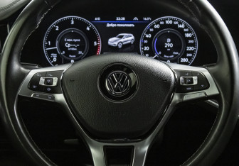 Подержанный автомобиль Volkswagen Touareg 2020 года (11 фото)