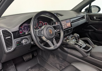 Подержанный автомобиль Porsche Cayenne 2021 года (15 фото)
