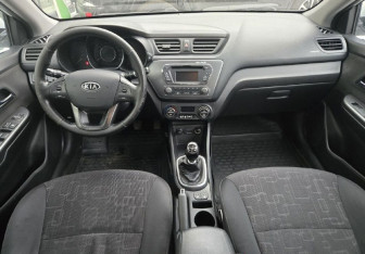 Подержанный автомобиль Kia Rio Sedan 2012 года (9 фото)