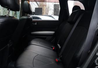 Подержанный автомобиль Nissan X-Trail 2010 года (9 фото)