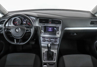 Подержанный автомобиль Volkswagen Golf Hatchback 2014 года (6 фото)