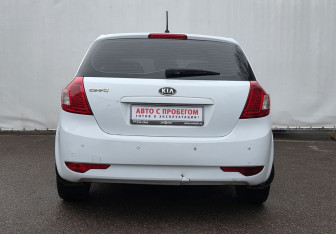 Подержанный автомобиль Kia Ceed Hatchback 2011 года (6 фото)