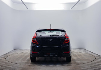 Подержанный автомобиль Hyundai Solaris Hatchback 2013 года (4 фото)