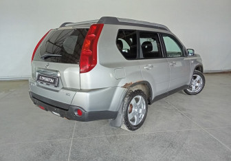 Подержанный автомобиль Nissan X-Trail 2008 года (6 фото)