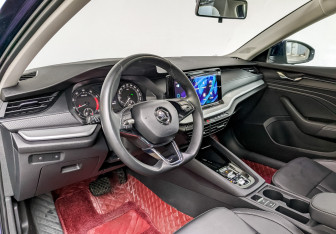 Подержанный автомобиль Skoda Octavia Liftback 2021 года (16 фото)