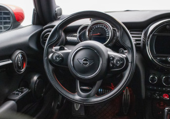 Подержанный автомобиль MINI Hatch 2019 года (15 фото)
