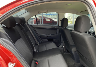 Подержанный автомобиль Mitsubishi Lancer Sedan 2012 года (20 фото)