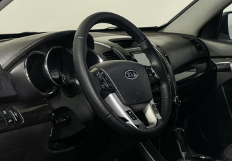 Подержанный автомобиль Kia Sorento 2012 года (13 фото)