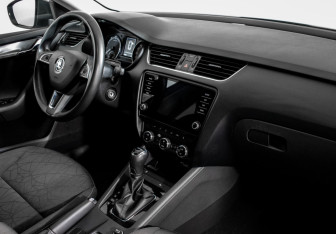 Подержанный автомобиль Skoda Octavia Liftback 2018 года (10 фото)