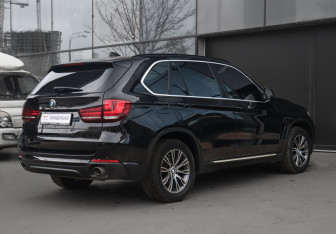Подержанный автомобиль BMW X5 2016 года (5 фото)