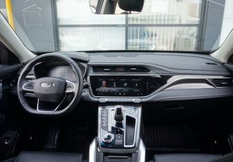 Подержанный автомобиль Geely Atlas Pro 2023 года (12 фото)