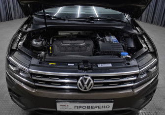 Подержанный автомобиль Volkswagen Tiguan 2017 года (9 фото)