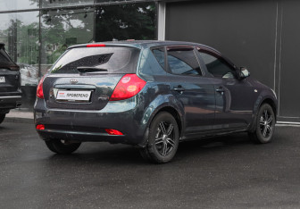 Подержанный автомобиль Kia Ceed Hatchback 2009 года (4 фото)