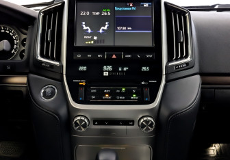 Подержанный автомобиль Toyota Land Cruiser Suv 2019 года (15 фото)